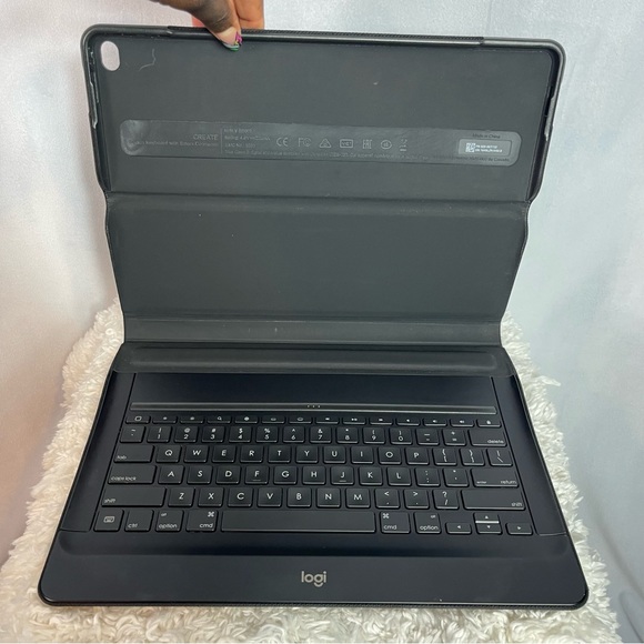 Logitech Tablets & Accessories Logitech Create Backlit Keyboard Case With Smart Connector